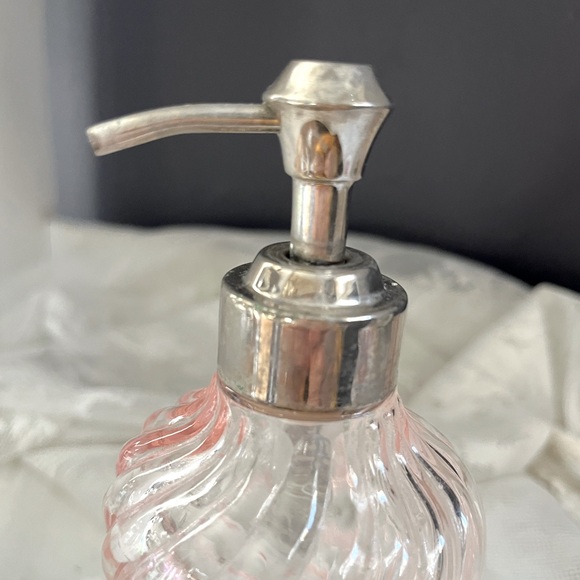 HTF Pre-Owned Rachel Ashwell Simply Shabby Chic Pink Swirl Glass Bathroom Set - Picture 5 of 12